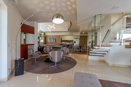 Apartamento para alugar com 220m², 2 quartos e 3 vagas Apartamento para alugar com 220m², 2 quartos e 3 vagasSala