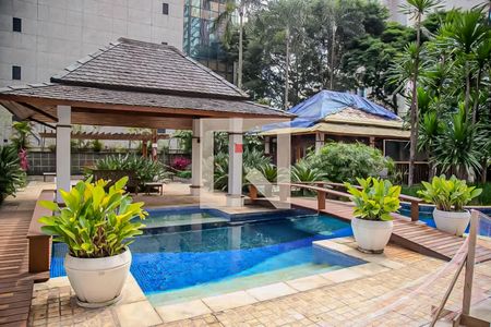 Apartamento para alugar com 220m², 2 quartos e 3 vagas Apartamento para alugar com 220m², 2 quartos e 3 vagasÁrea comum - Piscina