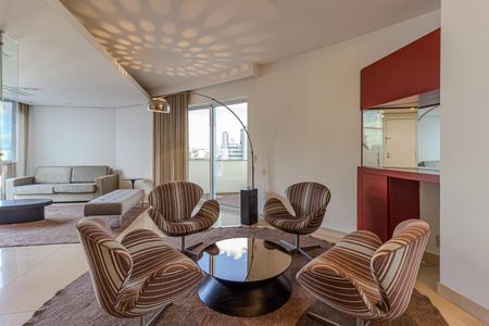 Apartamento para alugar com 220m², 2 quartos e 3 vagas Apartamento para alugar com 220m², 2 quartos e 3 vagasSala