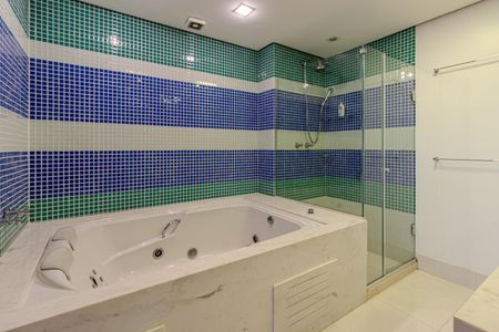 Apartamento para alugar com 220m², 2 quartos e 3 vagas Apartamento para alugar com 220m², 2 quartos e 3 vagasBanheiro da Suíte 2