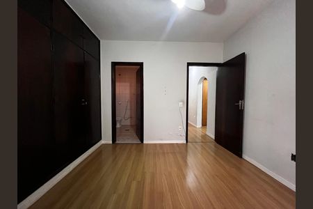 Casa à venda com 234m², 3 quartos e 4 vagas Casa à venda com 234m², 3 quartos e 4 vagasSuíte