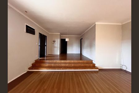 Casa à venda com 234m², 3 quartos e 4 vagas Casa à venda com 234m², 3 quartos e 4 vagasSala