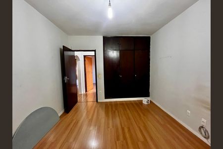 Casa à venda com 234m², 3 quartos e 4 vagas Casa à venda com 234m², 3 quartos e 4 vagasQuarto 2