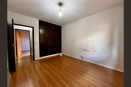 Casa à venda com 234m², 3 quartos e 4 vagas Casa à venda com 234m², 3 quartos e 4 vagasQuarto 2
