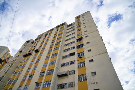 Apartamento à venda com 71m², 2 quartos e 1 vaga Apartamento à venda com 71m², 2 quartos e 1 vagaFachada