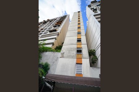 Apartamento à venda com 71m², 2 quartos e 1 vaga Apartamento à venda com 71m², 2 quartos e 1 vagaFachada