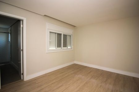 Casa de condomínio à venda com 356m², 4 quartos e 4 vagas Casa de condomínio à venda com 356m², 4 quartos e 4 vagasSuíte 4