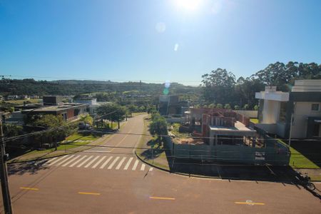 Casa de condomínio à venda com 356m², 4 quartos e 4 vagas Casa de condomínio à venda com 356m², 4 quartos e 4 vagasVista da Suíte 2