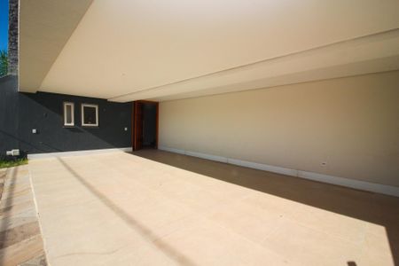 Casa de condomínio à venda com 356m², 4 quartos e 4 vagas Casa de condomínio à venda com 356m², 4 quartos e 4 vagasGaragem