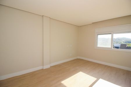 Casa de condomínio à venda com 356m², 4 quartos e 4 vagas Casa de condomínio à venda com 356m², 4 quartos e 4 vagasSuíte 2