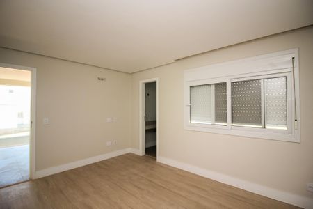 Casa de condomínio à venda com 356m², 4 quartos e 4 vagas Casa de condomínio à venda com 356m², 4 quartos e 4 vagasSuíte 4