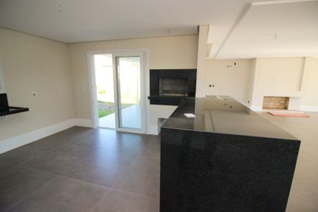 Casa de condomínio à venda com 356m², 4 quartos e 4 vagas Casa de condomínio à venda com 356m², 4 quartos e 4 vagasCozinha