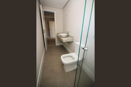 Casa de condomínio à venda com 356m², 4 quartos e 4 vagas Casa de condomínio à venda com 356m², 4 quartos e 4 vagasBanheiro da Suíte 4