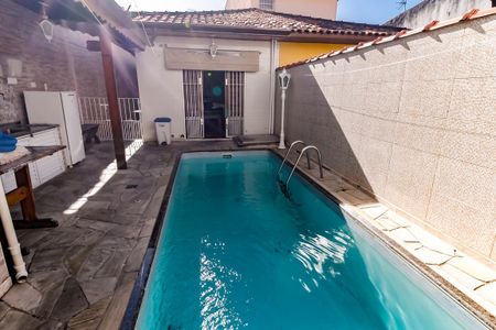 Casa à venda com 250m², 4 quartos e 5 vagas Casa à venda com 250m², 4 quartos e 5 vagasPiscina