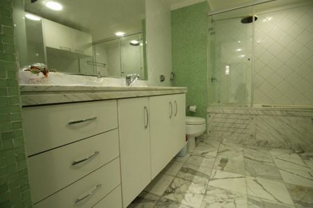 Apartamento para alugar com 180m², 2 quartos e 2 vagasBanheiro da Suíte