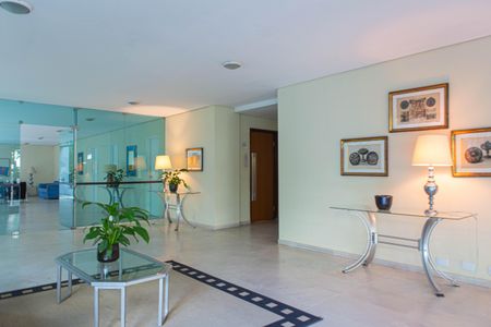 Apartamento à venda com 158m², 2 quartos e 2 vagas Apartamento à venda com 158m², 2 quartos e 2 vagasHall de entrada