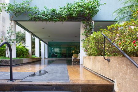 Apartamento à venda com 158m², 2 quartos e 2 vagas Apartamento à venda com 158m², 2 quartos e 2 vagasEntrada