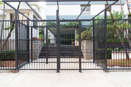 Apartamento à venda com 158m², 2 quartos e 2 vagas Apartamento à venda com 158m², 2 quartos e 2 vagasFachada e portaria