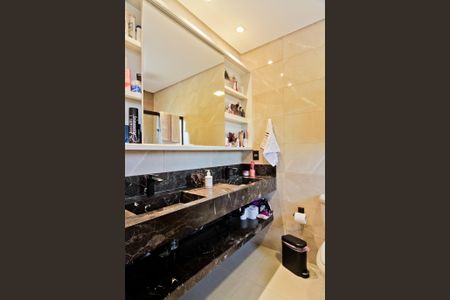 Casa à venda com 206m², 3 quartos e 4 vagasBanheiro da Suíte 1