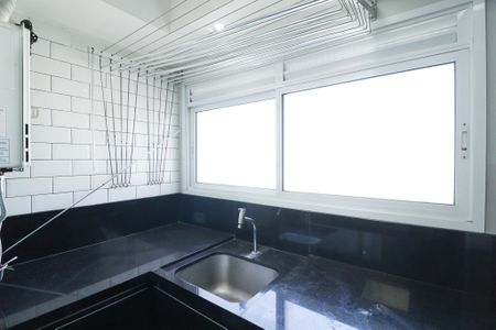 Apartamento à venda com 246m², 3 quartos e 2 vagas Apartamento à venda com 246m², 3 quartos e 2 vagasCozinha e Área de Serviço