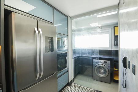 Apartamento à venda com 246m², 3 quartos e 2 vagas Apartamento à venda com 246m², 3 quartos e 2 vagasCozinha e Área de Serviço