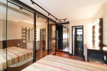 Apartamento à venda com 246m², 3 quartos e 2 vagas Apartamento à venda com 246m², 3 quartos e 2 vagasSuíte