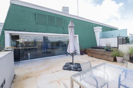 Apartamento à venda com 246m², 3 quartos e 2 vagas Apartamento à venda com 246m², 3 quartos e 2 vagasÁrea comum - Terraço
