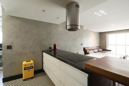 Apartamento à venda com 246m², 3 quartos e 2 vagas Apartamento à venda com 246m², 3 quartos e 2 vagasCozinha e Área de Serviço