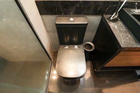 Apartamento à venda com 246m², 3 quartos e 2 vagas Apartamento à venda com 246m², 3 quartos e 2 vagasBanheiro da Suíte