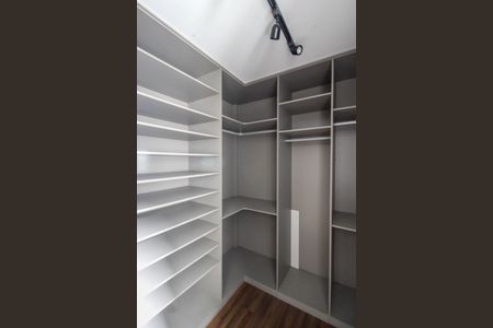 Apartamento à venda com 150m², 3 quartos e 2 vagas Apartamento à venda com 150m², 3 quartos e 2 vagasCloset