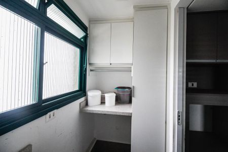 Apartamento à venda com 150m², 3 quartos e 2 vagas Apartamento à venda com 150m², 3 quartos e 2 vagasÁrea de serviço