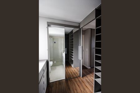 Apartamento à venda com 150m², 3 quartos e 2 vagas Apartamento à venda com 150m², 3 quartos e 2 vagasCloset