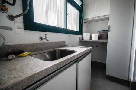 Apartamento à venda com 150m², 3 quartos e 2 vagas Apartamento à venda com 150m², 3 quartos e 2 vagasÁrea de serviço