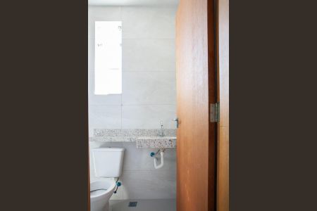 Casa à venda com 70m², 2 quartos e 1 vaga Casa à venda com 70m², 2 quartos e 1 vagaBanheiro da Suíte 1