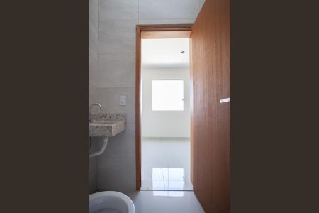 Casa à venda com 70m², 2 quartos e 1 vaga Casa à venda com 70m², 2 quartos e 1 vagaBanheiro da Suíte 2