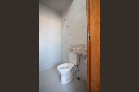 Casa à venda com 70m², 2 quartos e 1 vaga Casa à venda com 70m², 2 quartos e 1 vagaBanheiro da Suíte 2