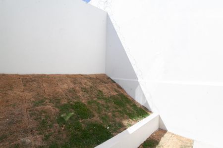 Casa à venda com 70m², 2 quartos e 1 vaga Casa à venda com 70m², 2 quartos e 1 vagaQuintal