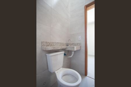 Casa à venda com 74m², 2 quartos e 1 vaga Casa à venda com 74m², 2 quartos e 1 vagaBanheiro da Suíte 2