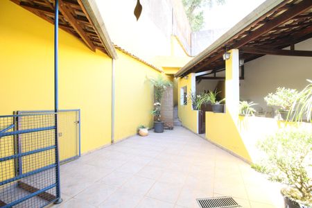 Casa à venda com 300m², 2 quartos e 12 vagasQuintal