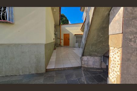 Casa à venda com 220m², 5 quartos e 4 vagasQuintal