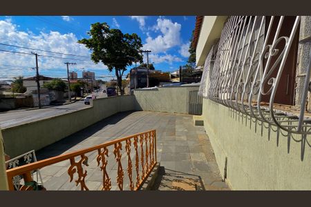 Casa à venda com 220m², 5 quartos e 4 vagasQuintal