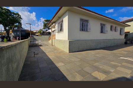 Casa à venda com 220m², 5 quartos e 4 vagasQuintal