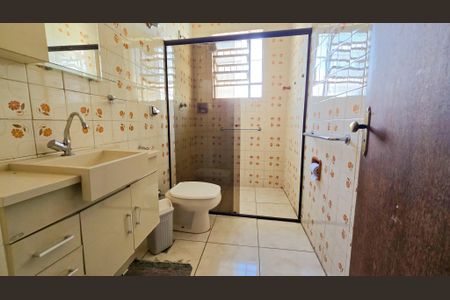 Casa à venda com 220m², 5 quartos e 4 vagasBanheiro Social 02