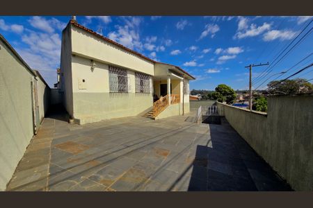 Casa à venda com 220m², 5 quartos e 4 vagasQuintal