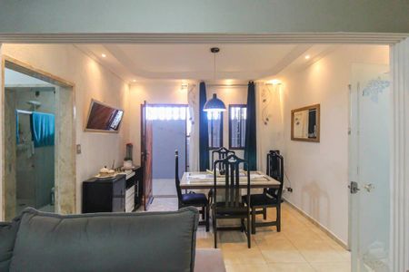 Casa à venda com 240m², 2 quartos e 3 vagasSala