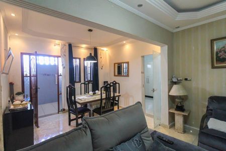 Casa à venda com 240m², 2 quartos e 3 vagasSala