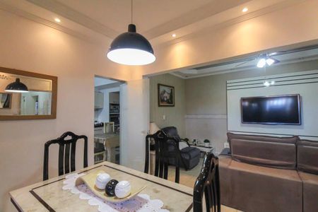 Casa à venda com 240m², 2 quartos e 3 vagas Casa à venda com 240m², 2 quartos e 3 vagasSala