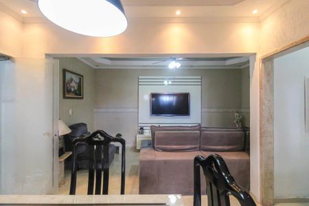 Casa à venda com 240m², 2 quartos e 3 vagasSala