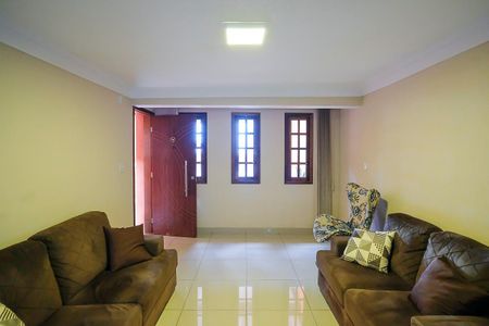 Casa à venda com 203m², 3 quartos e 2 vagasSala
