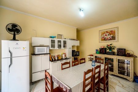 Casa à venda com 232m², 4 quartos e 4 vagas Casa à venda com 232m², 4 quartos e 4 vagasCozinha